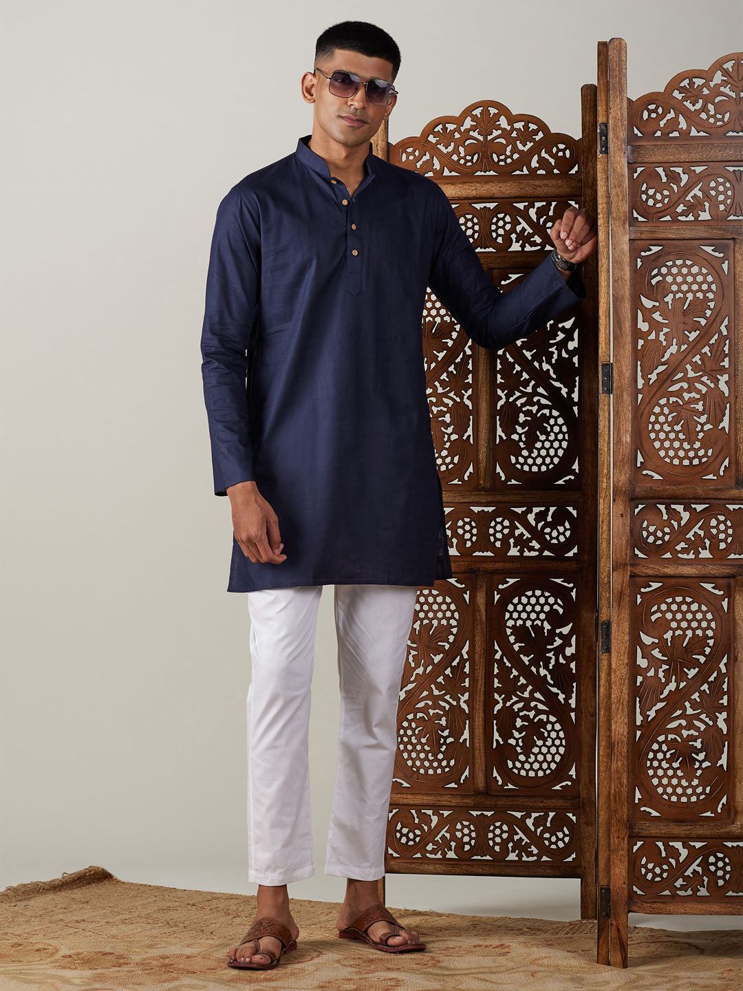 Men's Navy Blue And White Cotton Blend Kurta Pyjama Set