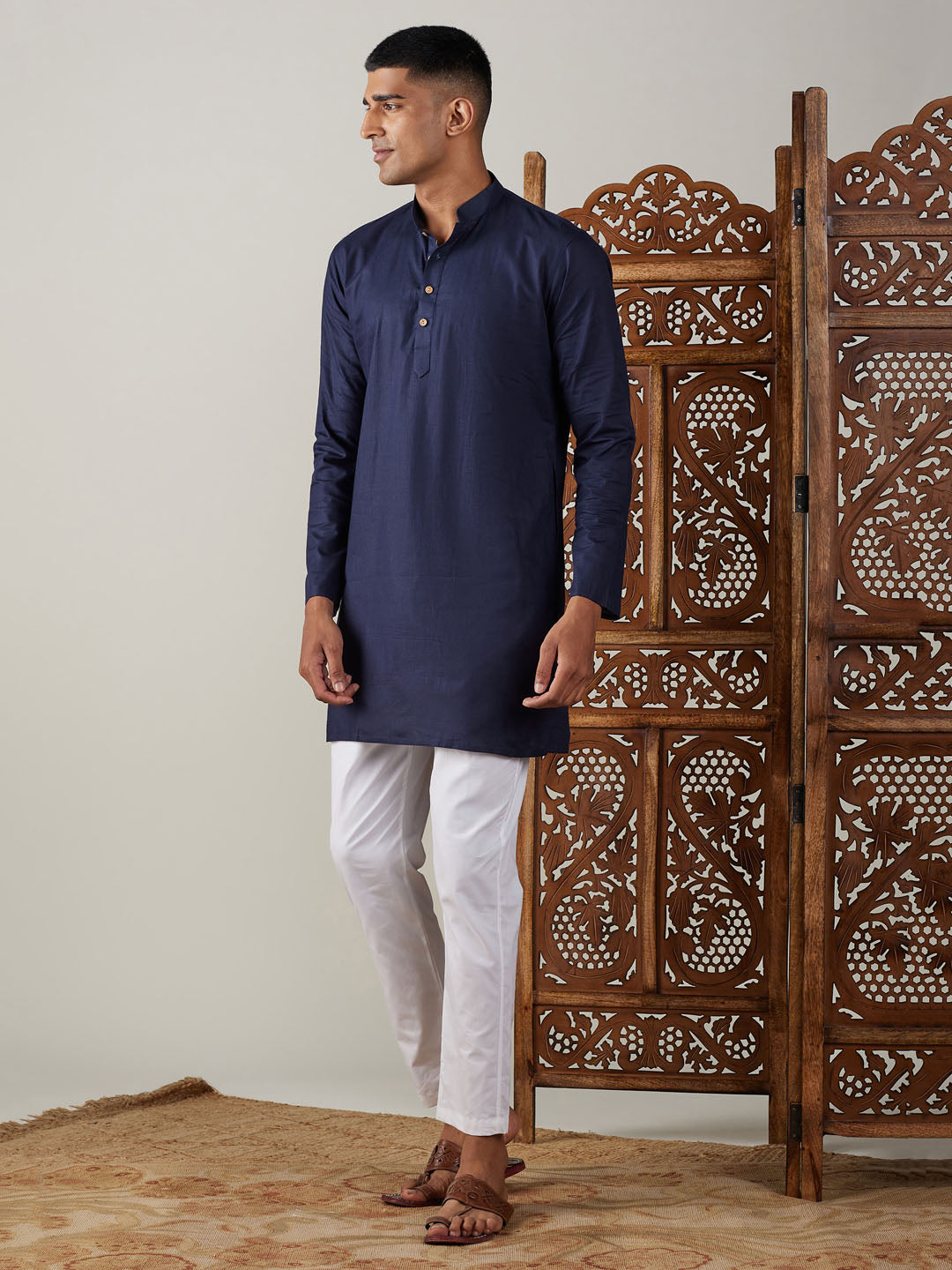 Men's Navy Blue And White Cotton Blend Kurta Pyjama Set