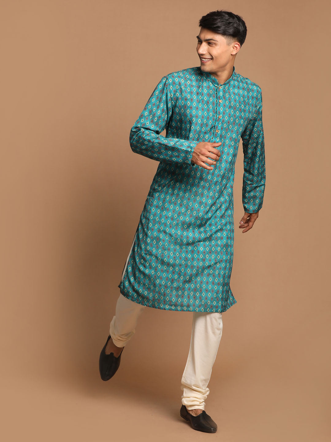 Men's Green And Cream Cotton Blend Kurta Pyjama Set