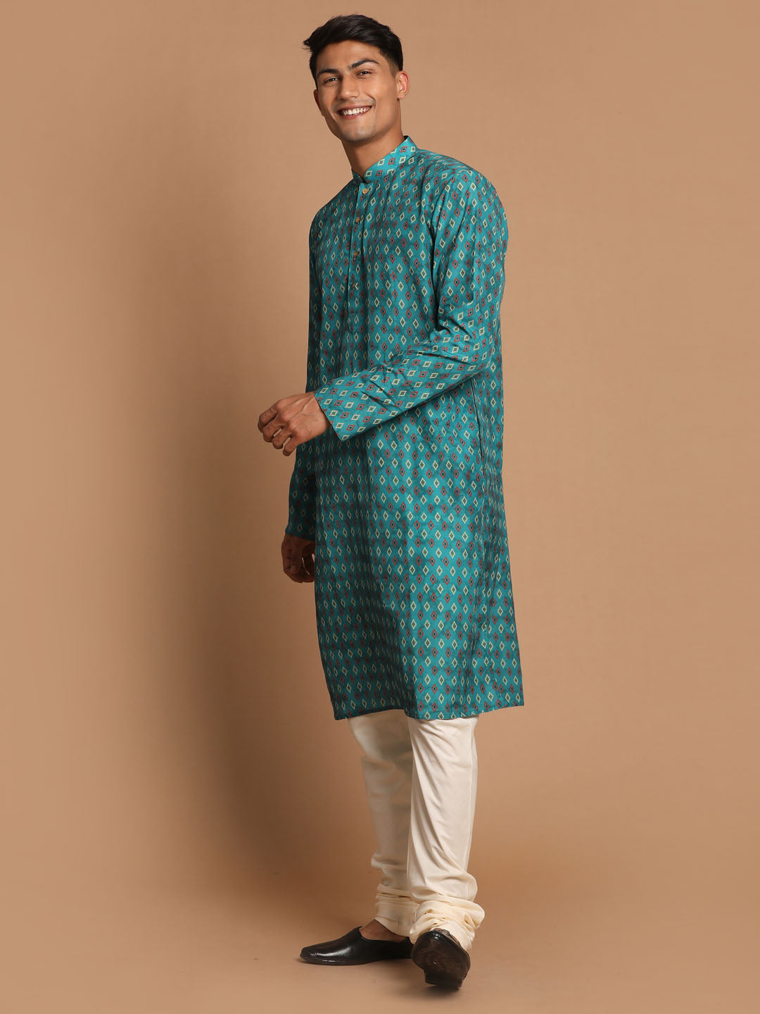 Men's Green And Cream Cotton Blend Kurta Pyjama Set