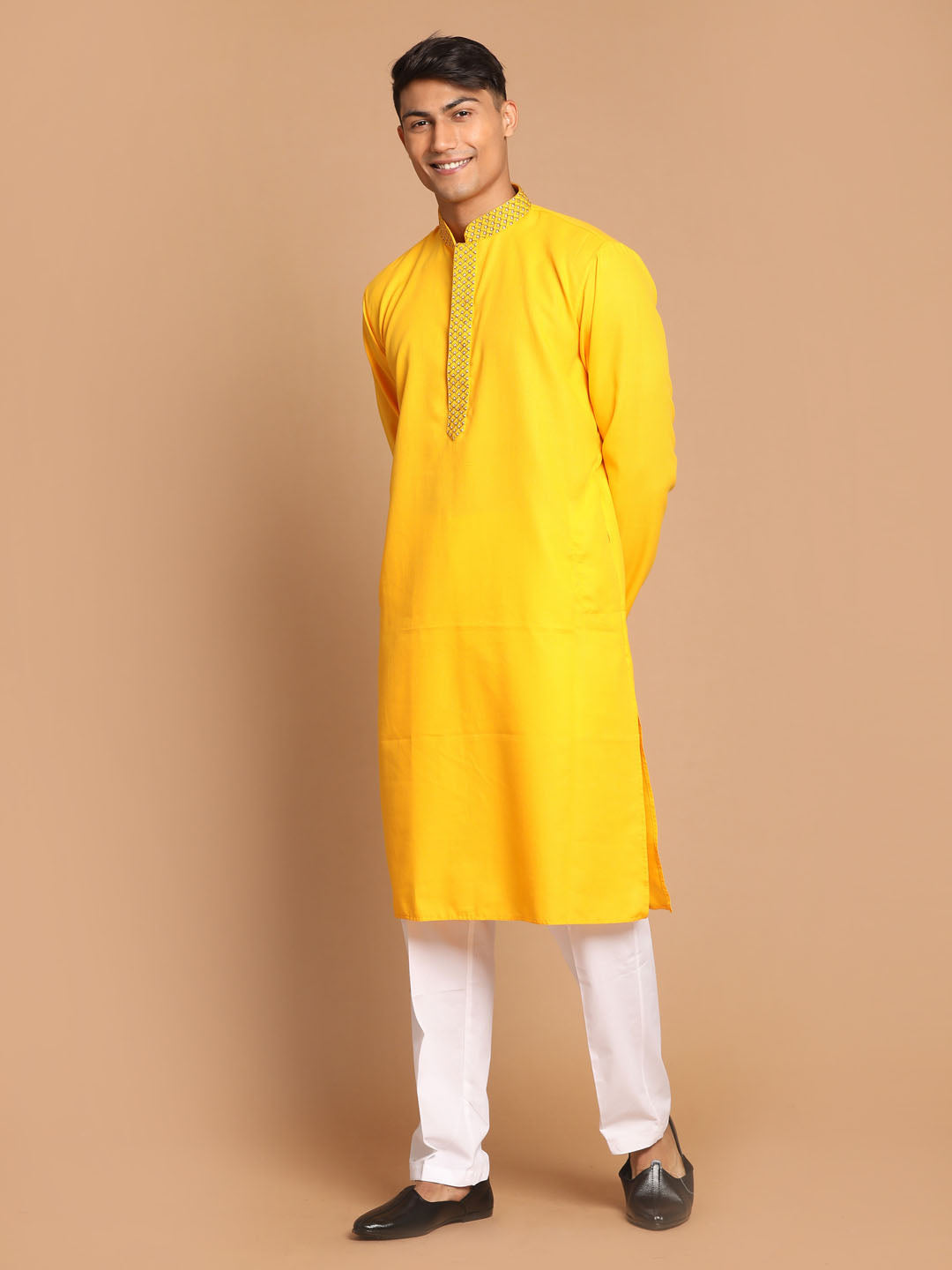 Men's Yellow And White Cotton Blend Kurta Pyjama Set