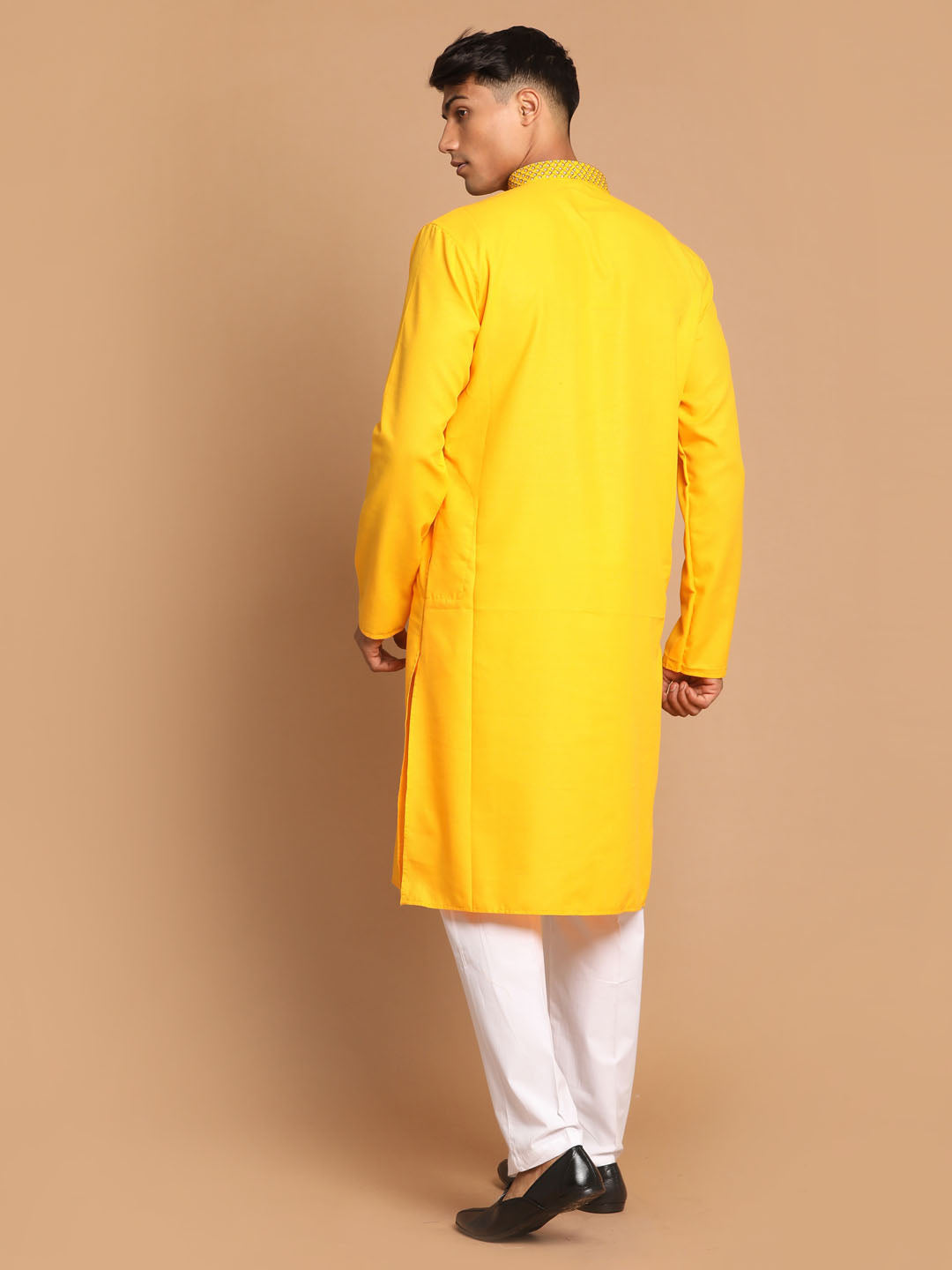 Men's Yellow And White Cotton Blend Kurta Pyjama Set