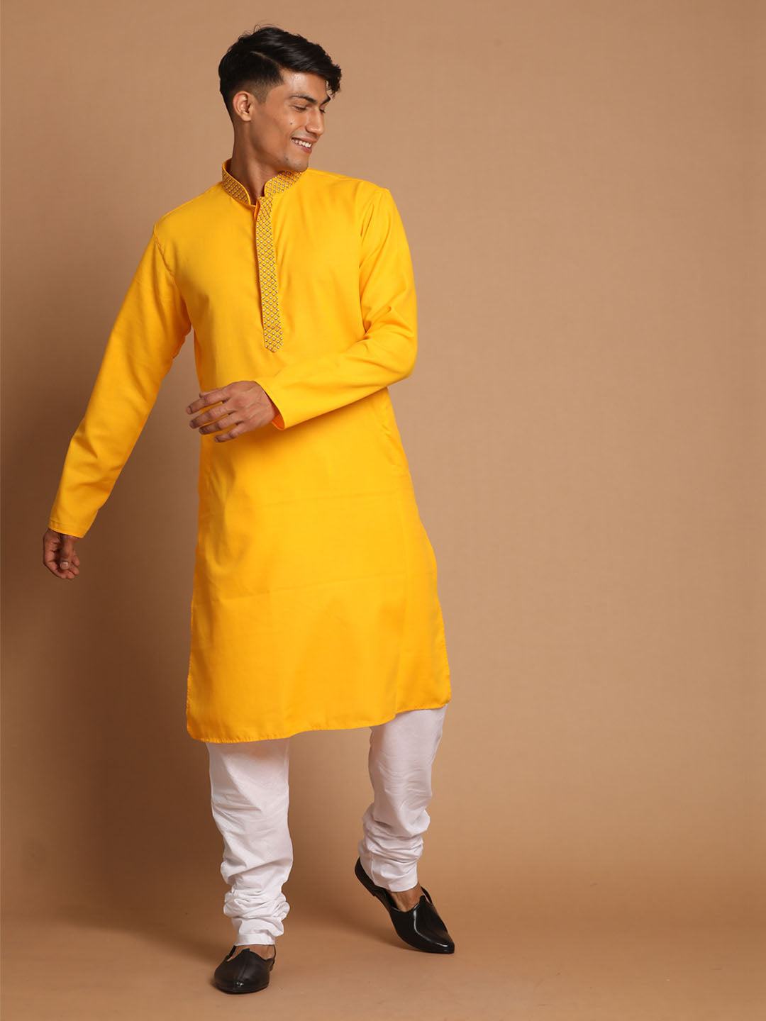 Men's Yellow And White Cotton Blend Kurta Pyjama Set