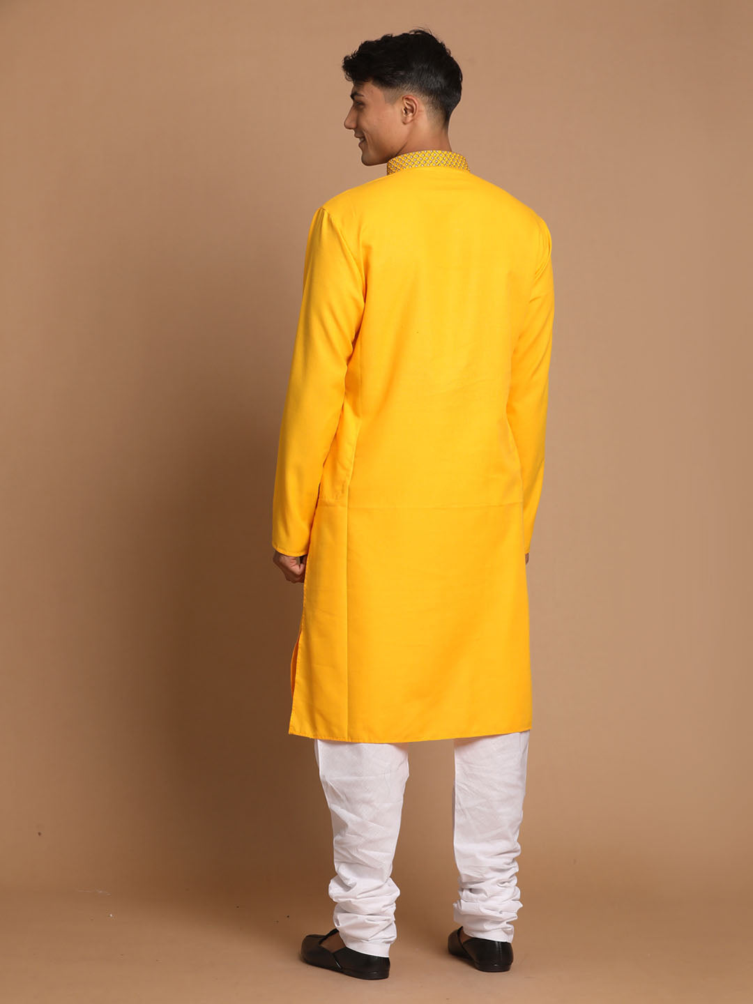 Men's Yellow And White Cotton Blend Kurta Pyjama Set