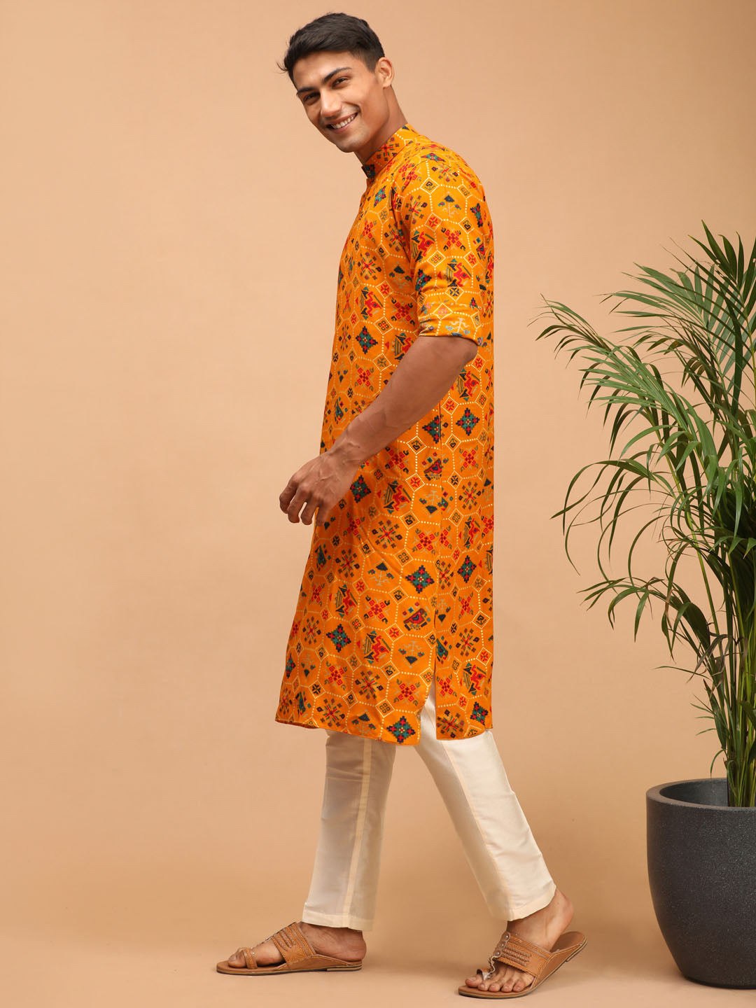 Men's Yellow And Cream Cotton Blend Kurta Pyjama Set