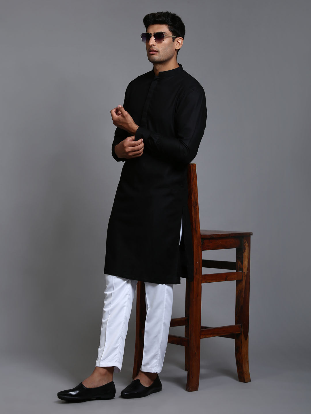 Men's Black And White Cotton Blend Kurta Pyjama Set