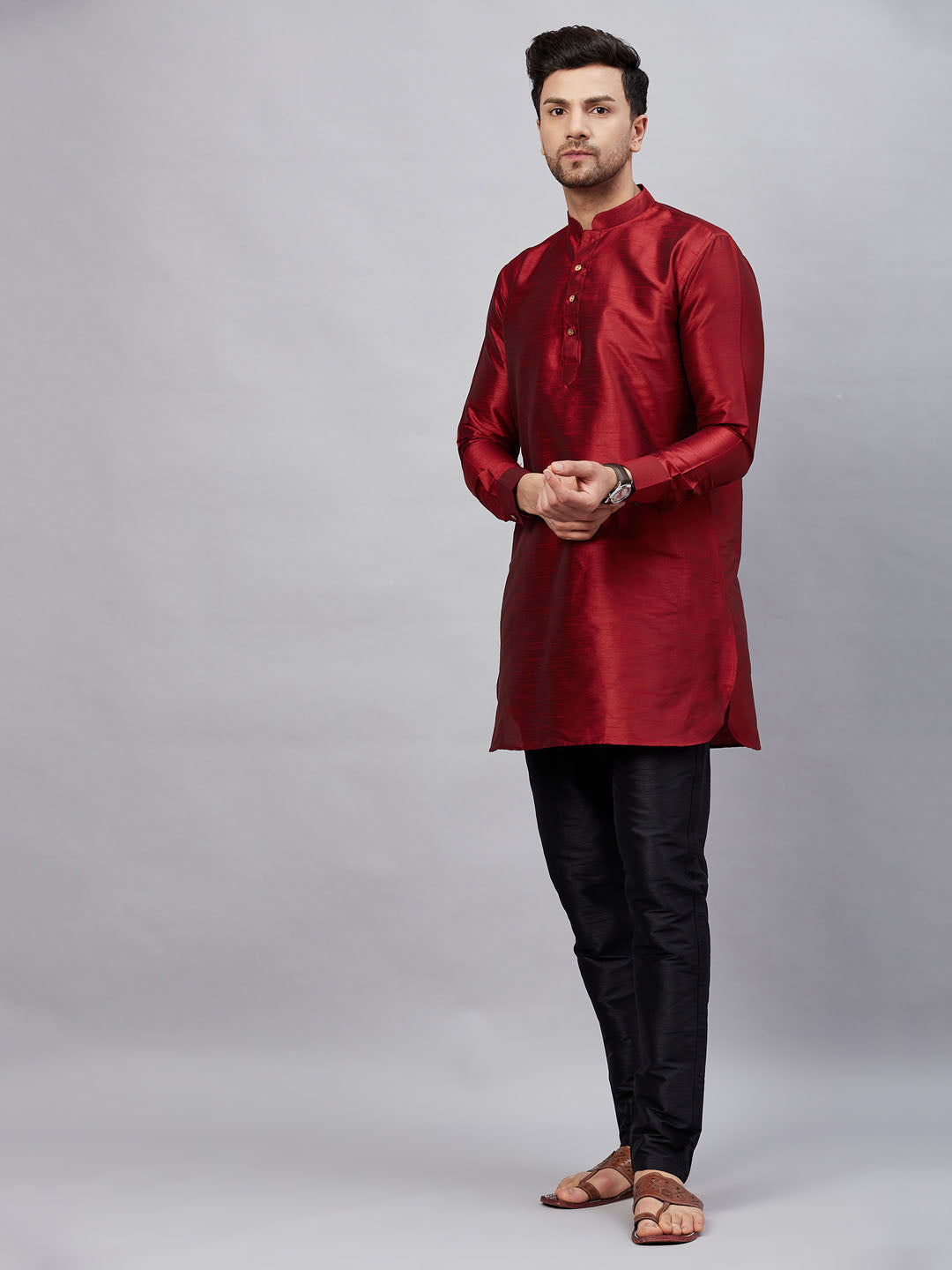 Men's Maroon And Black Cotton Blend Kurta Pyjama Set