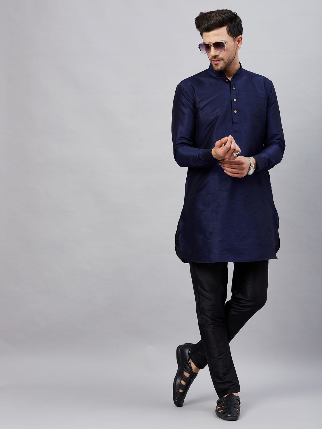 Men's Navy Blue And Black Cotton Blend Kurta Pyjama Set