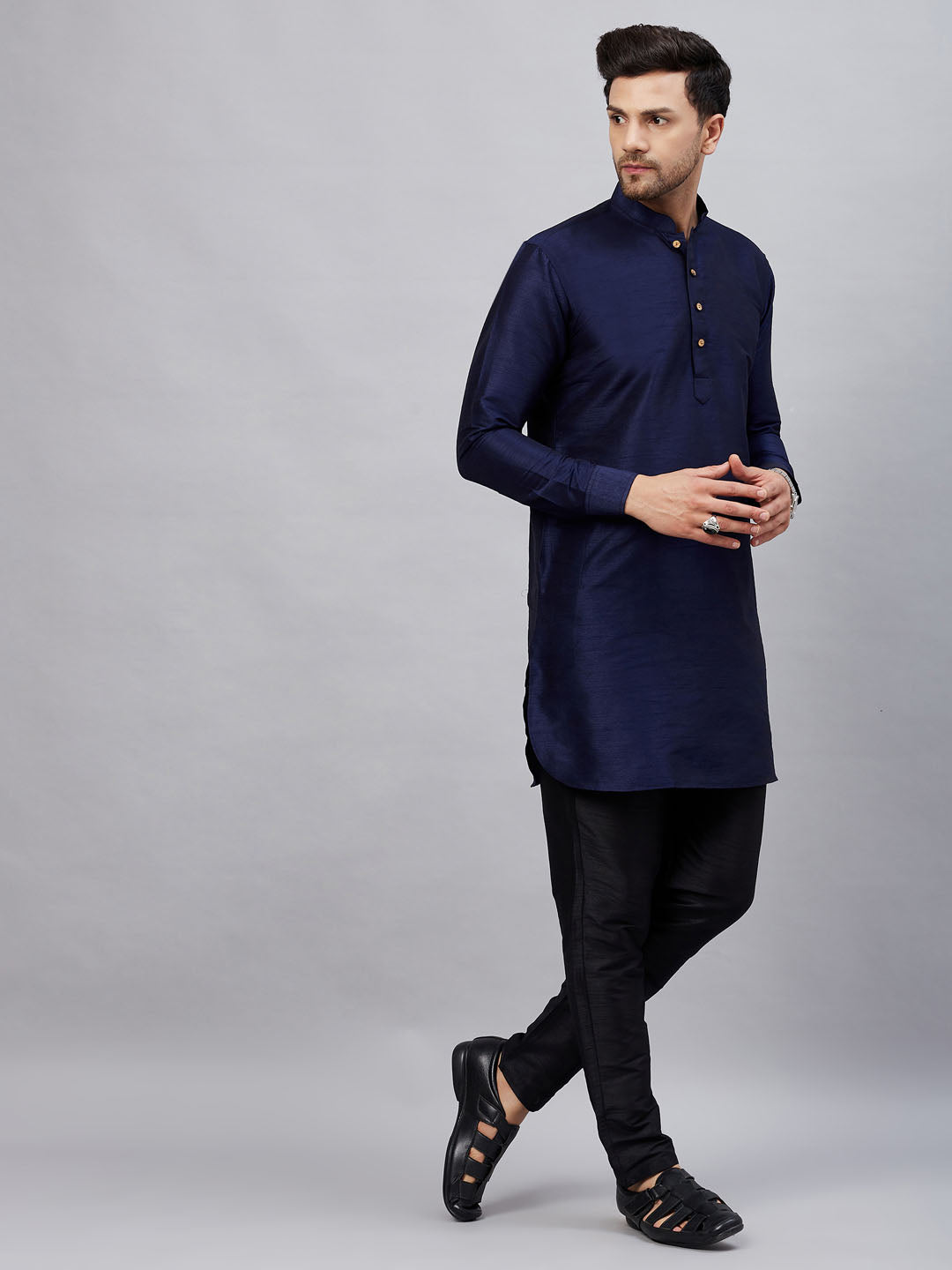 Men's Navy Blue And Black Cotton Blend Kurta Pyjama Set